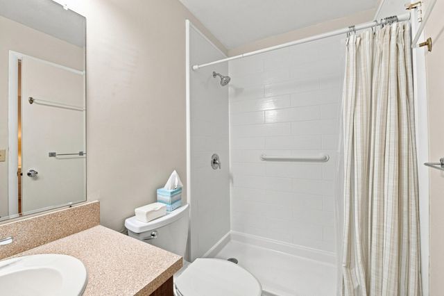 479 Burgundy J, Delray Beach, FL 33484