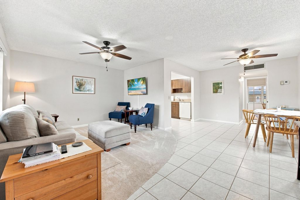479 Burgundy J, Delray Beach, FL 33484