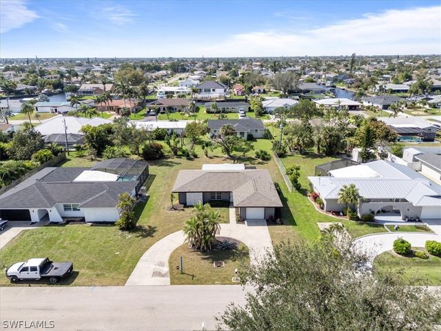 4216 SE 1st CT, Cape Coral, FL 33904