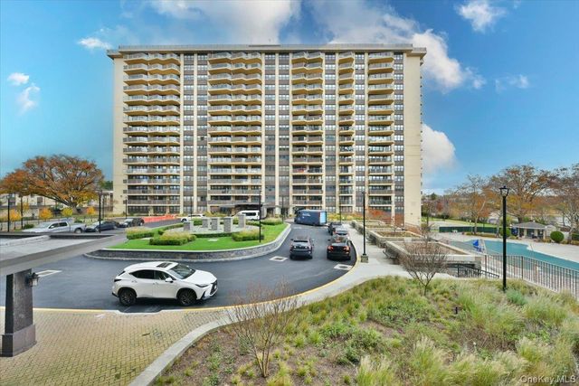 18-15 215 2G, Bayside, NY 11360