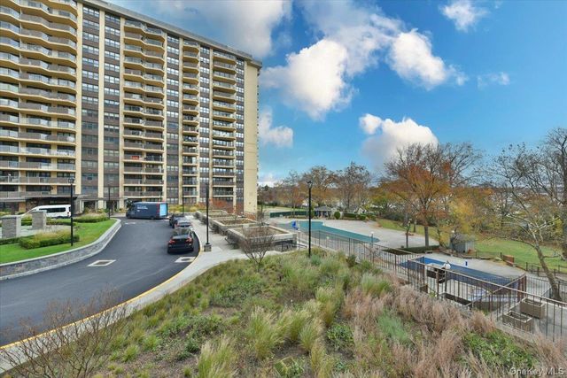 18-15 215 2G, Bayside, NY 11360