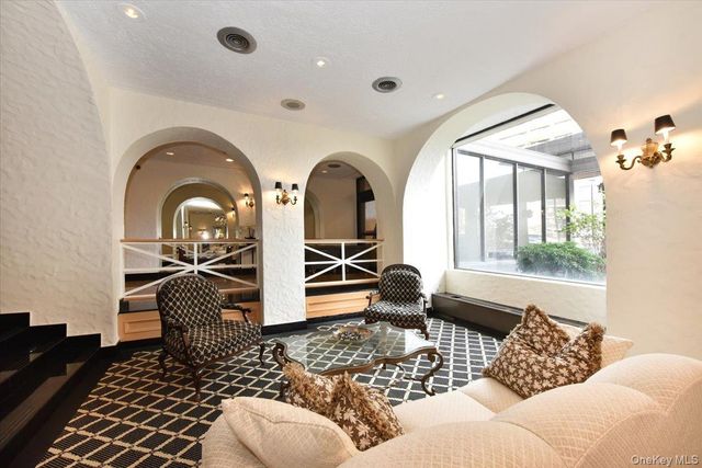 18-15 215 2G, Bayside, NY 11360