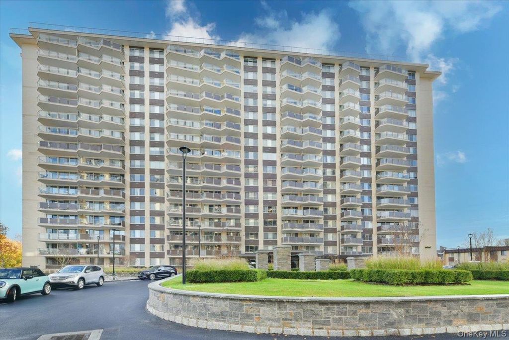 18-15 215 2G, Bayside, NY 11360