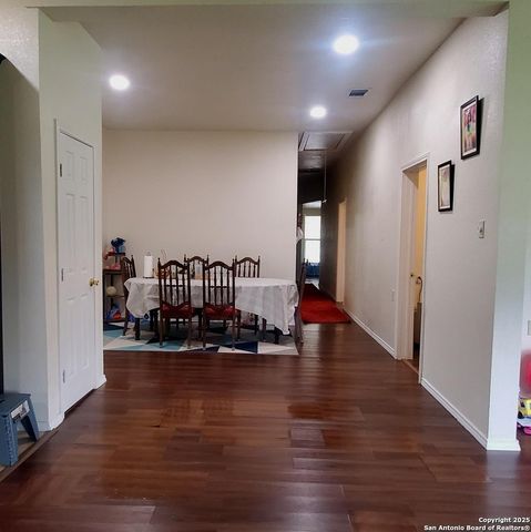 1121 N Oak, Pearsall, TX 78061