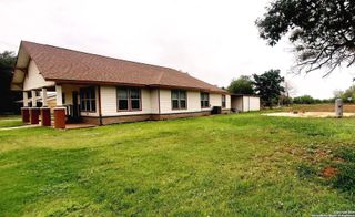 1121 N Oak, Pearsall, TX 78061