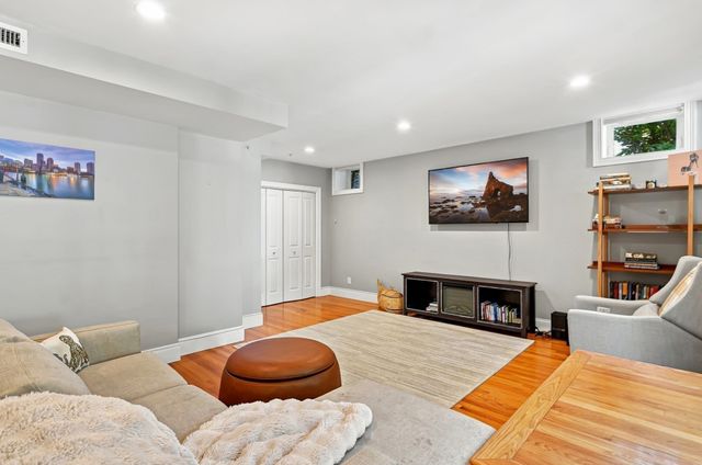 221 Worcester Lane 6, Waltham, MA 02451