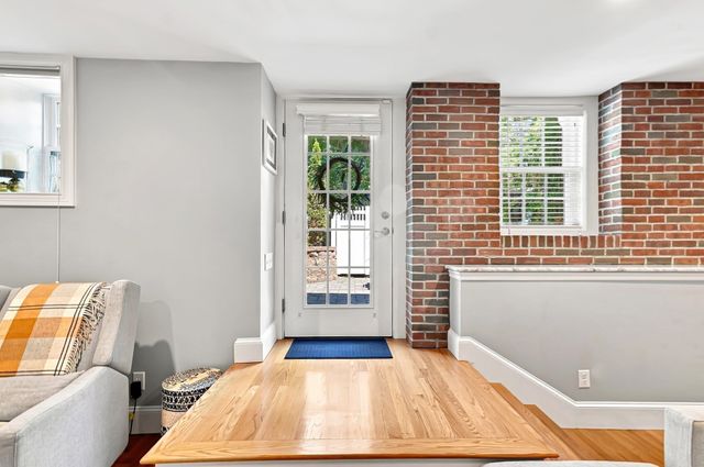 221 Worcester Lane 6, Waltham, MA 02451