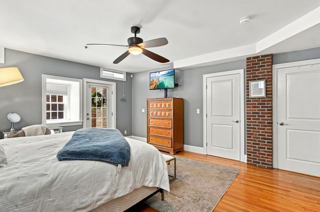 221 Worcester Lane 6, Waltham, MA 02451