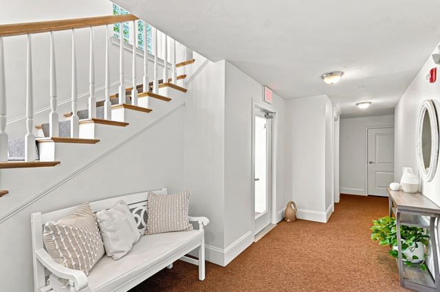 221 Worcester Lane 6, Waltham, MA 02451