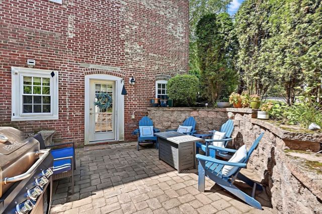221 Worcester Lane 6, Waltham, MA 02451