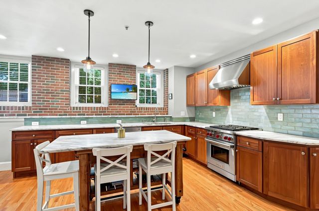 221 Worcester Lane 6, Waltham, MA 02451