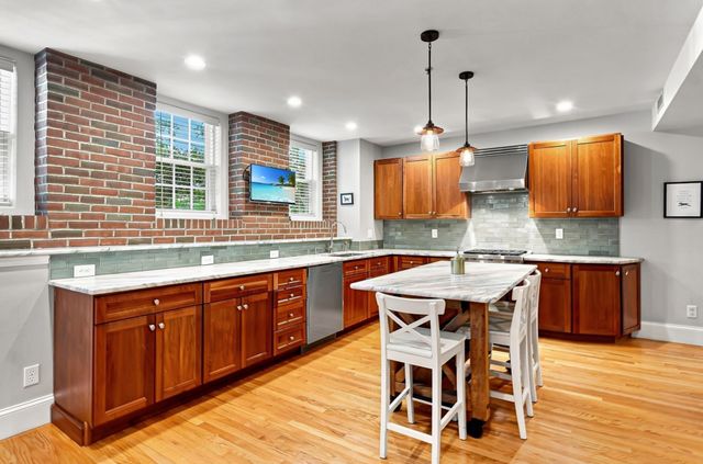 221 Worcester Lane 6, Waltham, MA 02451