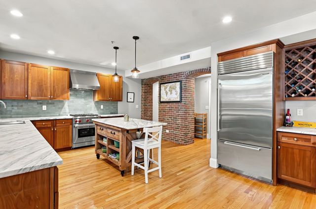 221 Worcester Lane 6, Waltham, MA 02451