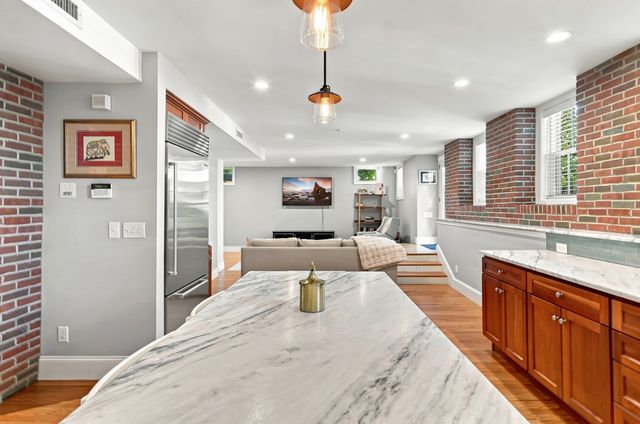 221 Worcester Lane 6, Waltham, MA 02451
