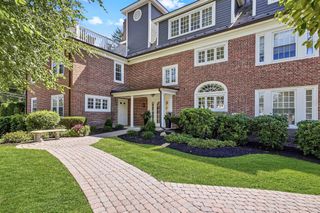 221 Worcester Lane 6, Waltham, MA 02451