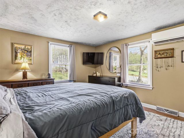 125 Lower Edgewood Road, Candler, NC 28715