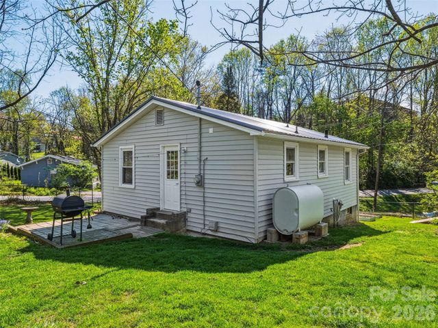125 Lower Edgewood Road, Candler, NC 28715