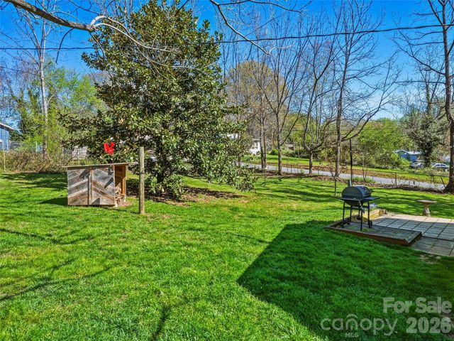 125 Lower Edgewood Road, Candler, NC 28715