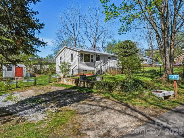 125 Lower Edgewood Road, Candler, NC 28715