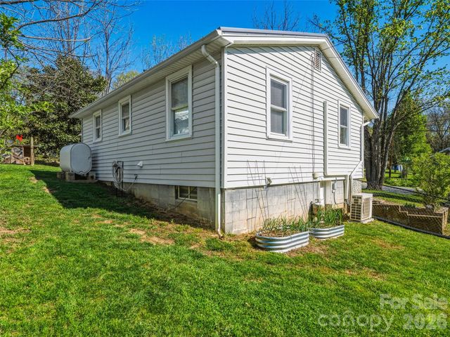 125 Lower Edgewood Road, Candler, NC 28715