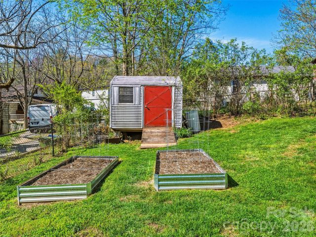 125 Lower Edgewood Road, Candler, NC 28715