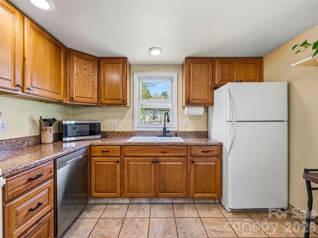 125 Lower Edgewood Road, Candler, NC 28715