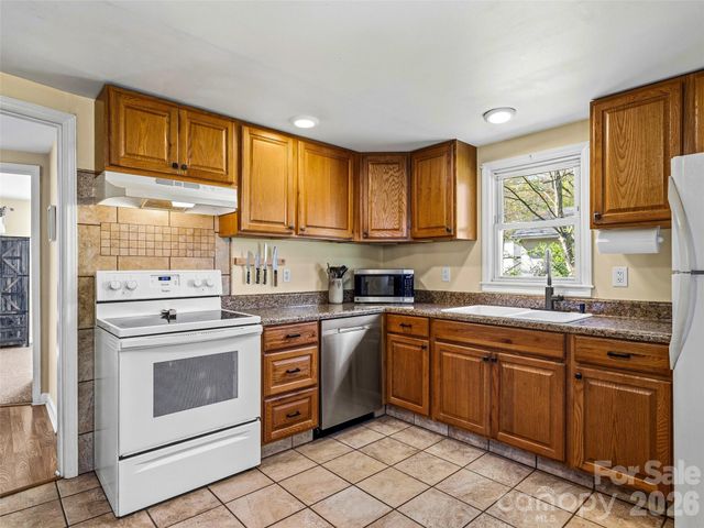 125 Lower Edgewood Road, Candler, NC 28715