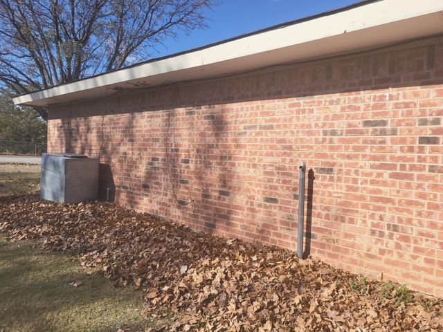 305 Sierra Vista Drive, Chico, TX 76431