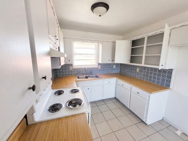 305 Sierra Vista Drive, Chico, TX 76431