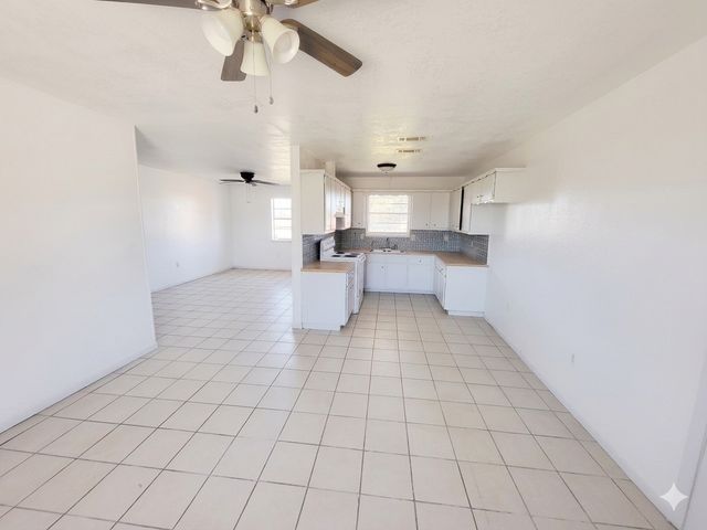 305 Sierra Vista Drive, Chico, TX 76431