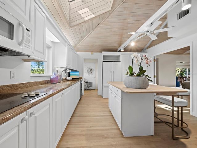 677 LANDS END DRIVE, Longboat Key, FL 34228