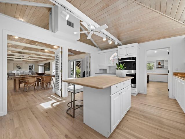 677 LANDS END DRIVE, Longboat Key, FL 34228