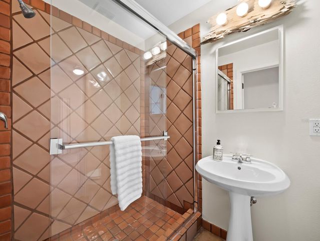 677 LANDS END DRIVE, Longboat Key, FL 34228