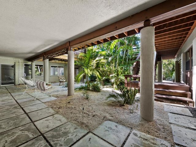 677 LANDS END DRIVE, Longboat Key, FL 34228