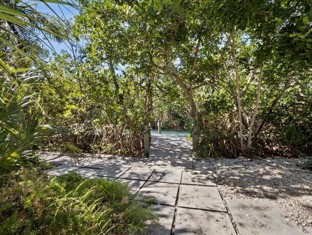 677 LANDS END DRIVE, Longboat Key, FL 34228