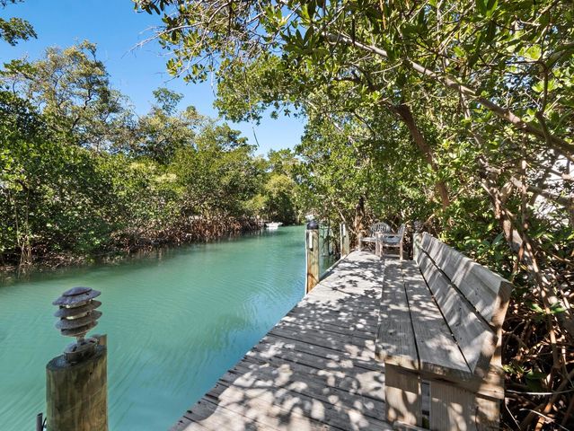 677 LANDS END DRIVE, Longboat Key, FL 34228