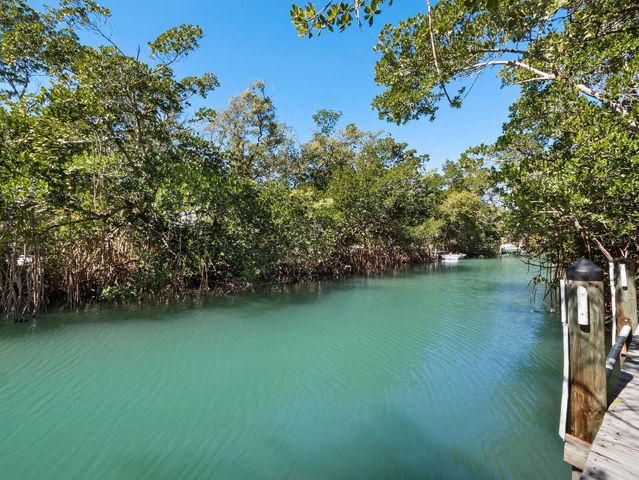 677 LANDS END DRIVE, Longboat Key, FL 34228