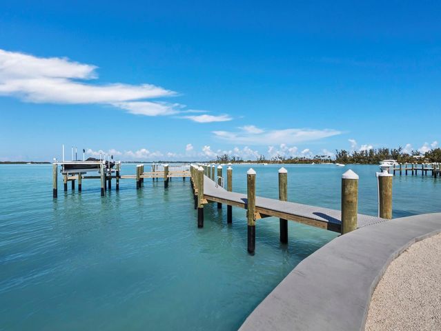 677 LANDS END DRIVE, Longboat Key, FL 34228