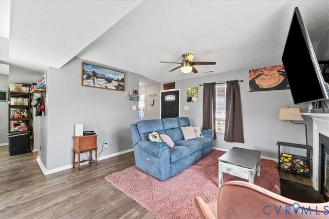 14126 Bermuda Point Ct, Chester, VA 23836