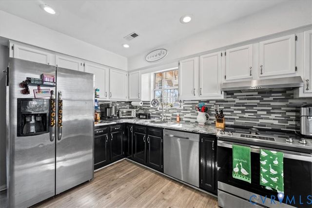 14126 Bermuda Point Ct, Chester, VA 23836