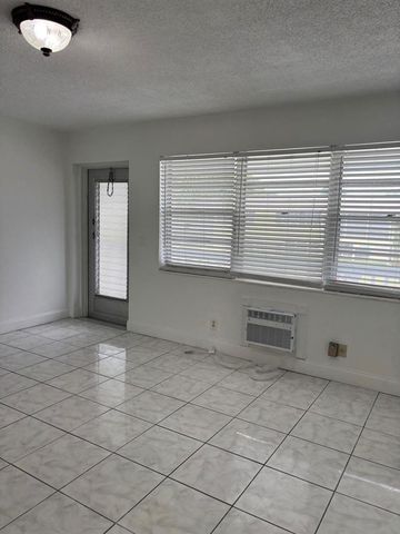 218 Windsor J, West Palm Beach, FL 33417
