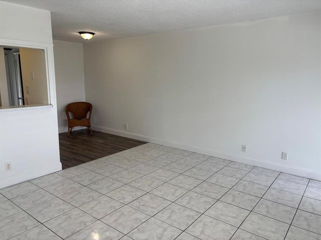 218 Windsor J, West Palm Beach, FL 33417