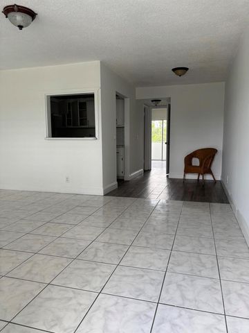 218 Windsor J, West Palm Beach, FL 33417