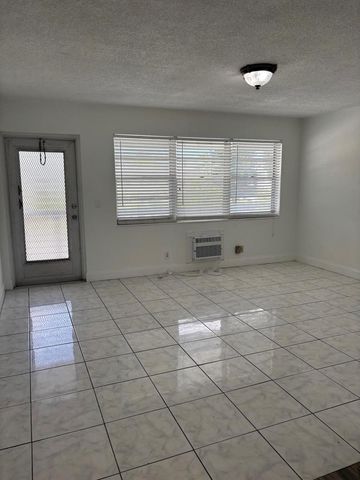 218 Windsor J, West Palm Beach, FL 33417