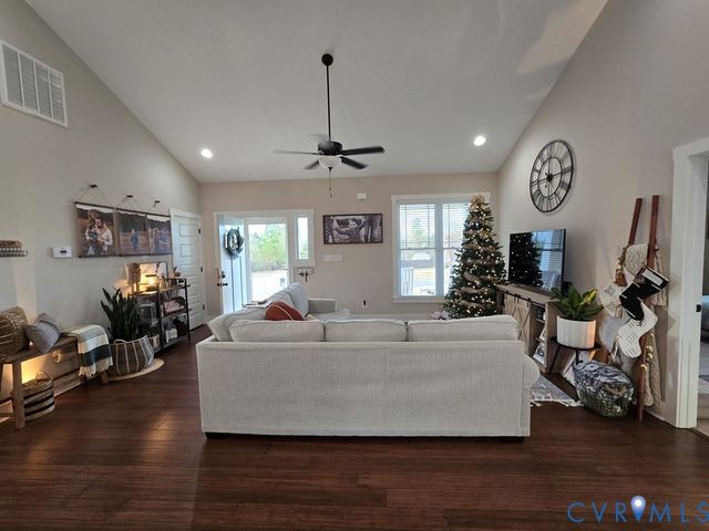 110 Jay's Rd, Farmville, VA 23901