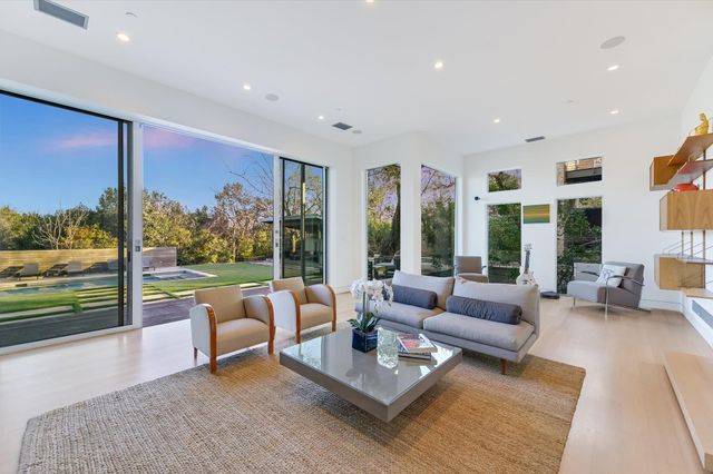 16 Sundown PKWY, Austin, TX 78746