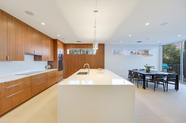 16 Sundown PKWY, Austin, TX 78746