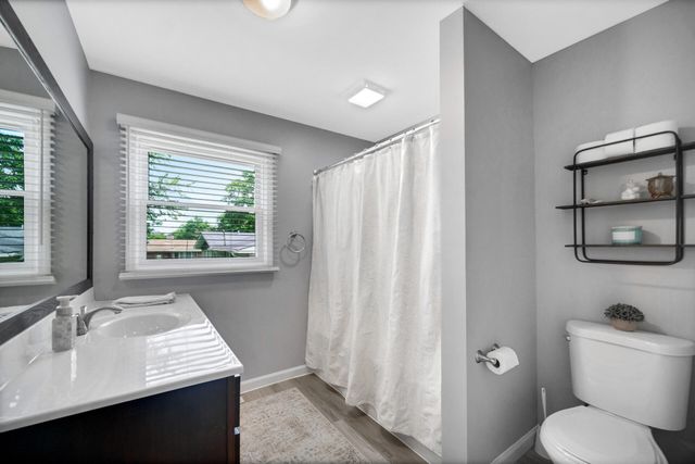 9 Hickory Drive, Hobart, IN 46342