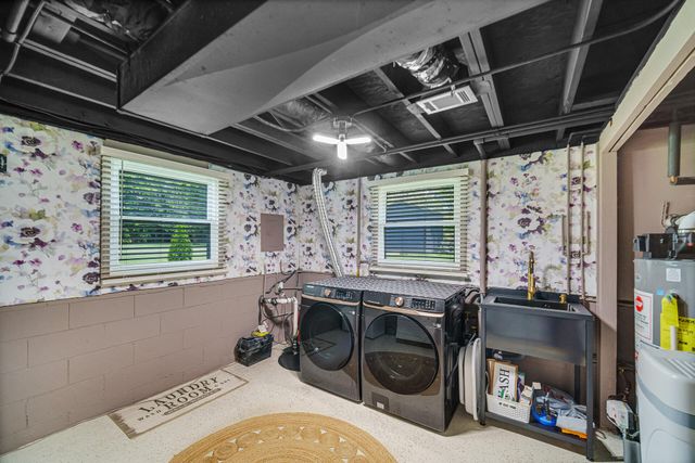 9 Hickory Drive, Hobart, IN 46342