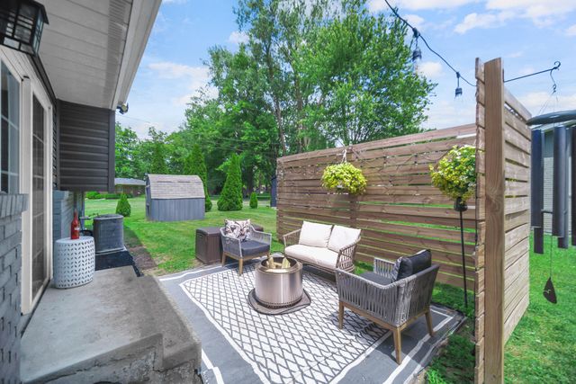 9 Hickory Drive, Hobart, IN 46342